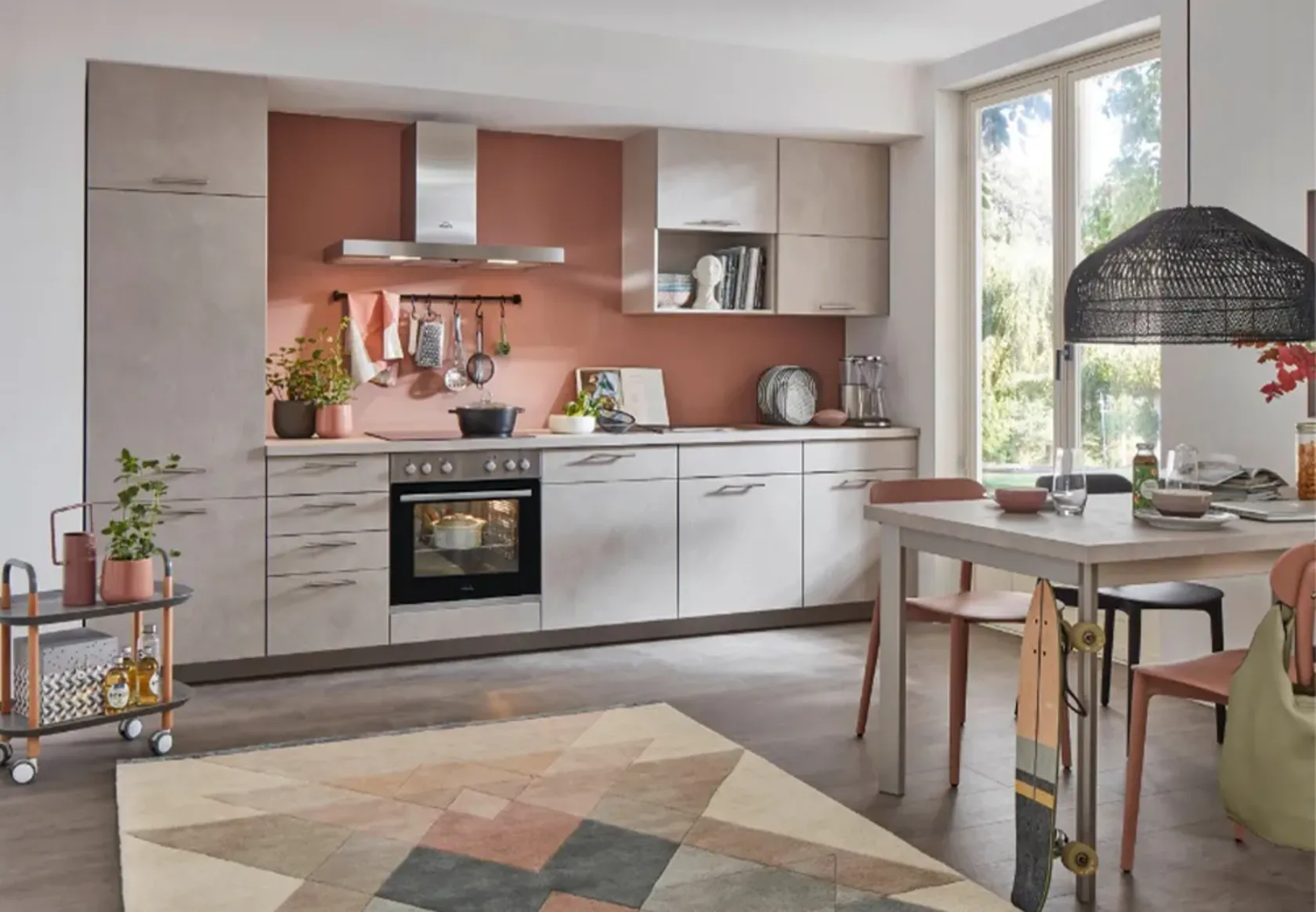 moderne helle Zeilenküche