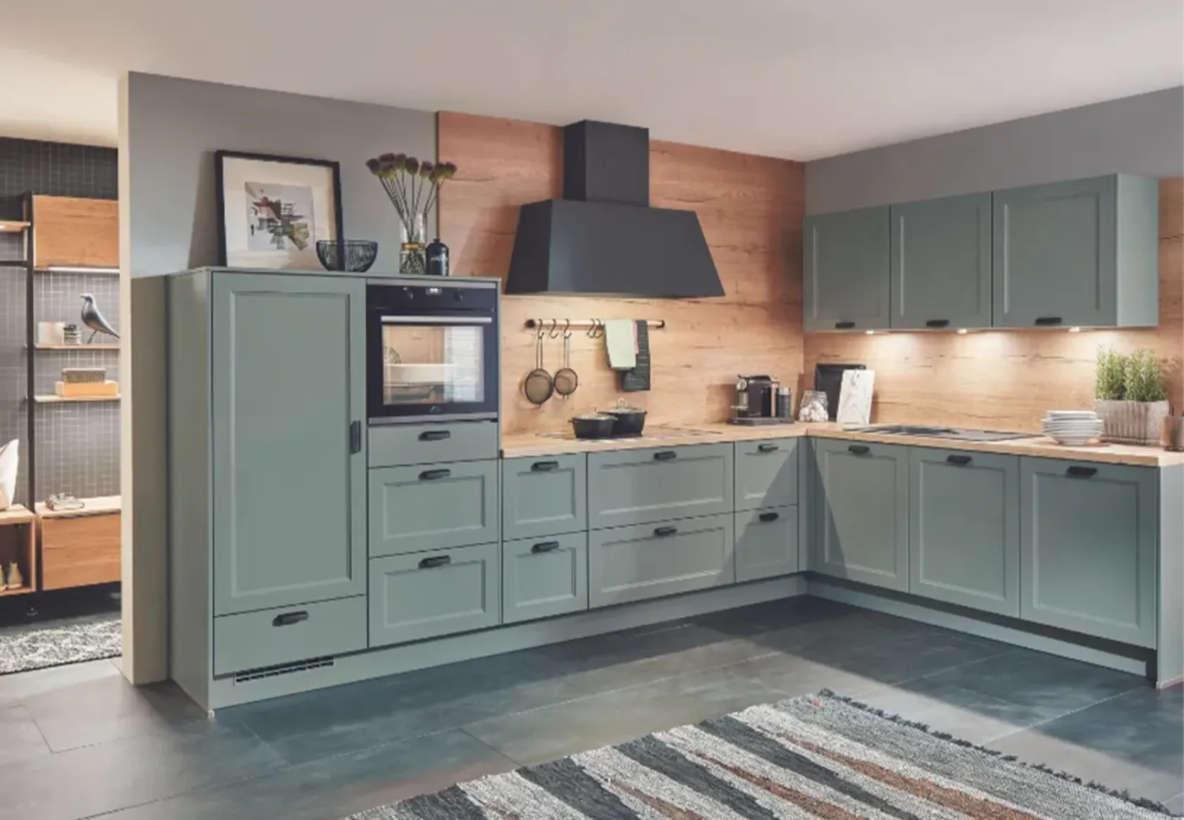 grüne L-Küche mit Beleuchtung