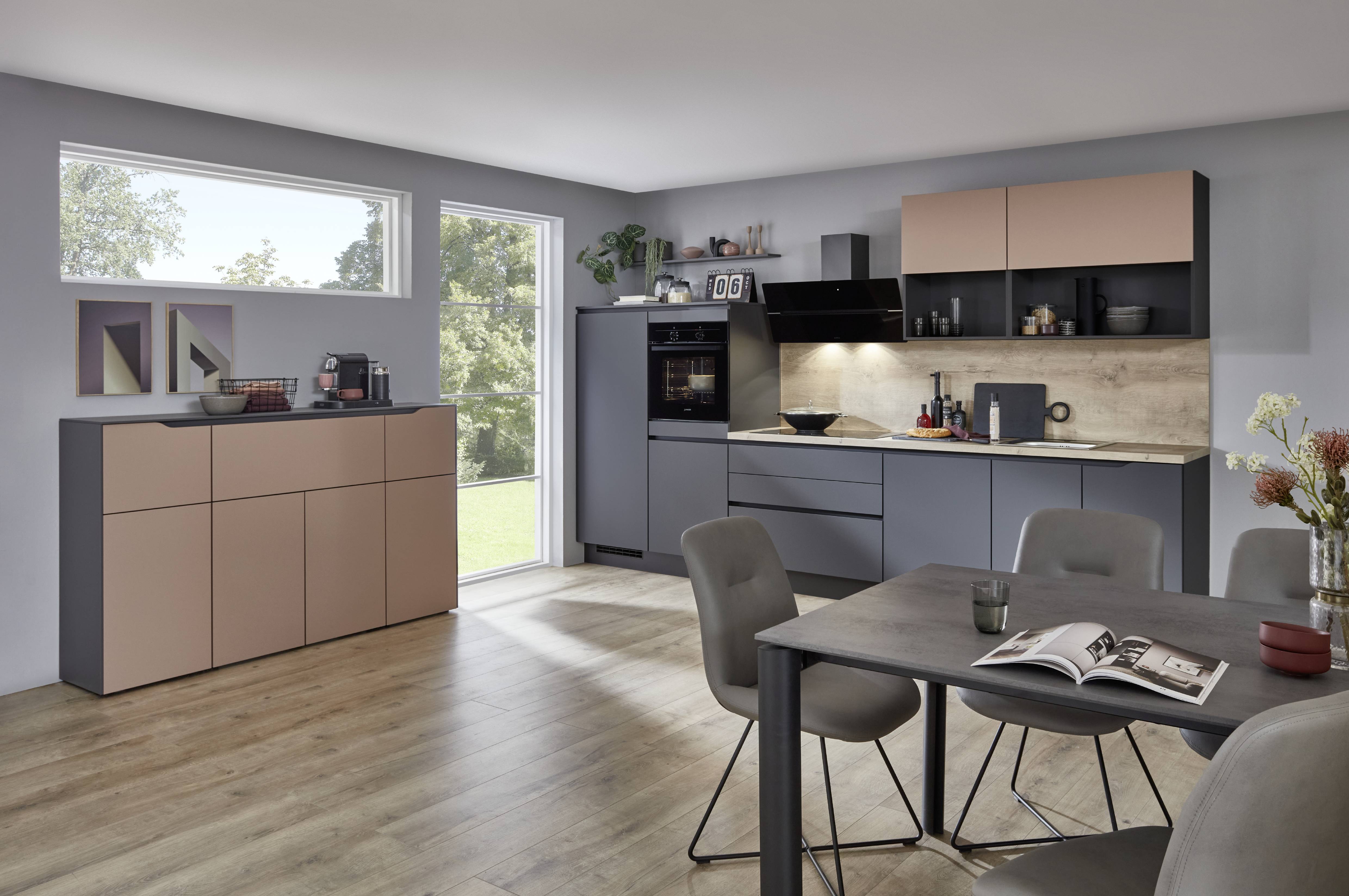 grifflose Kueche in grau und korallen Farbe grifflose Kueche in grau und korallen Farbe