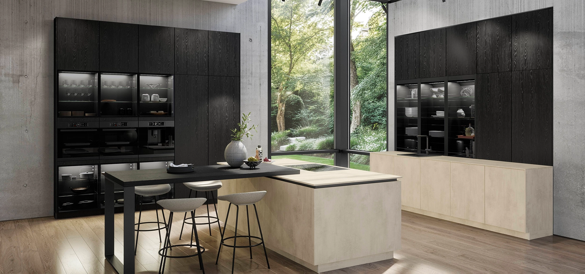 Küche mit zwei Zeilen und einer Kochinsel sowie Theke mit Barhockern. Die Fronten sind schwarz strukturiert und hellbeige. Küche mit zwei Zeilen und einer Kochinsel sowie Theke mit Barhockern. Die Fronten sind schwarz strukturiert und hellbeige.