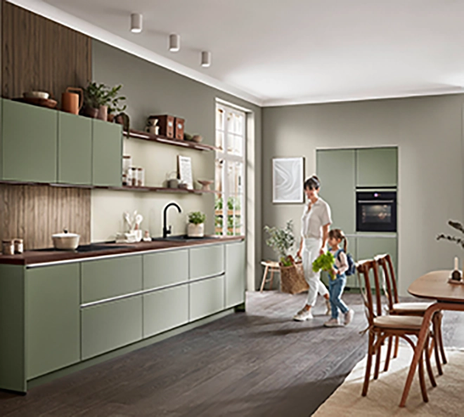 Grüne Zeilenküche im modernen Küchenstil mit frischer farblicher Gestaltung für Küchen nach Farben Grüne Zeilenküche im modernen Küchenstil mit frischer farblicher Gestaltung für Küchen nach Farben